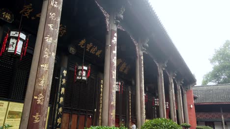 Chengdu,-China---July-2019-:-View-of-the-courtyard-of-the-Buddhist-Wenshu-Monastery,-Chengdu,-Sichuan-Province