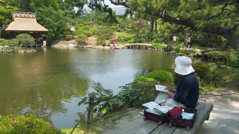 Maler-Im-Japanischen-Garten-Shukkei-en-In-Hiroshima