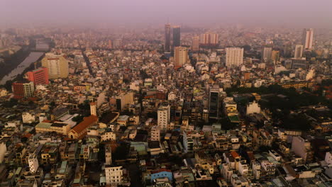 Teil-9:-Luftaufnahme-Eines-Städtischen-Sonnenaufgangs-In-Südostasien-Mit-Extremer-Luftverschmutzung