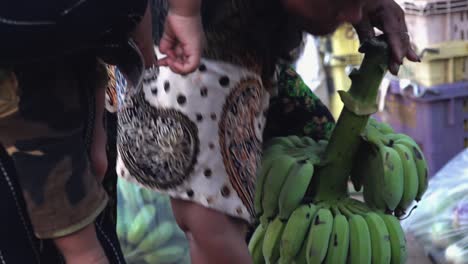 Lady-Trimming-Bananas-for-Sell