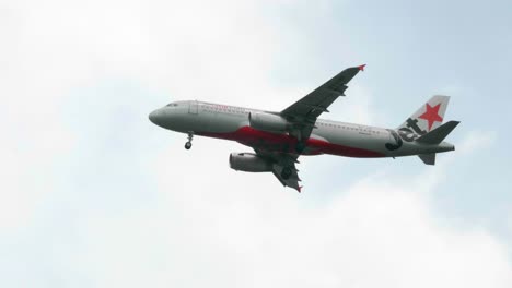 Jetstar-Airways-Airbus-A320-232-9V-JSF-Nähert-Sich-Vor-Der-Landung-Dem-Flughafen-Suvarnabhumi-In-Bangkok-In-Thailand