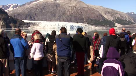 Passengers-of-the-cruise-ship-taking-pictures-of-the-Glacier-in-Alaska