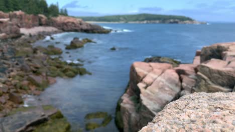 4K-of-Maine's-Rocky-Coastline-with-Jagged-Rocks-in-Foreground