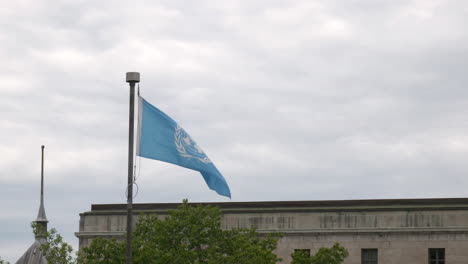 Flagge-Der-Vereinten-Nationen,-Die-Im-Wind-Schwebt