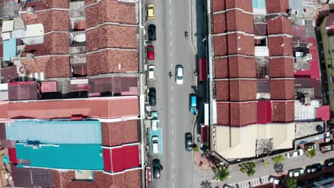 Chulia-street-meets-with-Kapitan-Keling-avenue-seen-from-above-with-vehicle-traffic,-Aerial-top-view-pan-up-shot