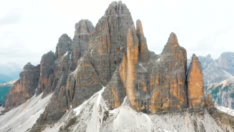 A-Hyperlapse-around-the-mountain-of-Tre-Cime-Di-Lavaredo,-Italy