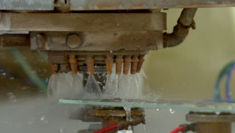 Nahaufnahme-Einer-Wassergekühlten-CNC-Maschine