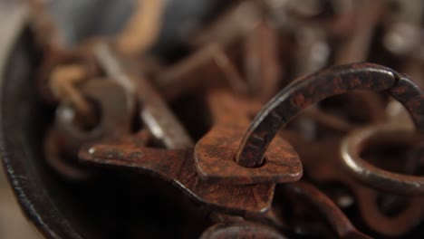 Close-up-of-old-rusty-keys-with-rack-focus-in-a-olld-bowl-at-home