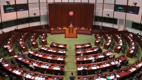 Ratssitzung-In-Der-Hauptkammer-Des-Legislativrates-Während-Der-Dritten-Lesung-Der-Debatte-Vor-Der-Abstimmung-über-Die-Chinesische-Nationalhymne