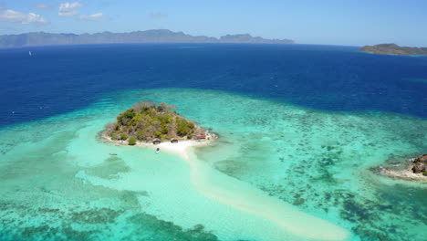 Aerial-view-of-Bulog-Dos-island-and-turquoise-water,-in-the-sunny-day,-Coron,-Palawan,-Philippines