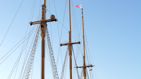 Static-View-of-Vintage-Ship-Sail-Mast,-Flag-and-Ladders-Under-Blue-Sky