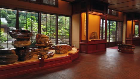 Interior-Del-Jardín-Nan-Lian-En-El-Corazón-De-Hong-Kong,-Tiro-Panorámico-A-La-Derecha