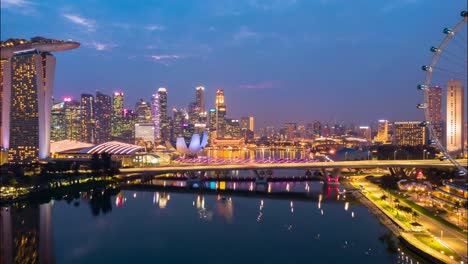 Atemberaubender-Hyperlapse-Aus-Der-Luft-Auf-Das-Stadtbild-Von-Singapur-Mit-Berühmten-Touristenattraktionen-In-Der-Marina-Bay
