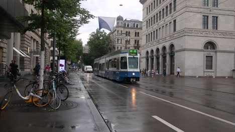 Tramway-on-Bahnhofstrasse,-Zurich,-people-walking,-tourist-sightseeing,-shopping