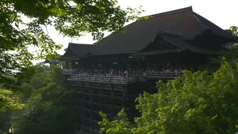 Atemberaubender-Blick-Auf-Den-Kiyomizu-Dera-Tempel-Vom-Aussichtspunkt-Auf-Einem-Hügel-In-Kyoto