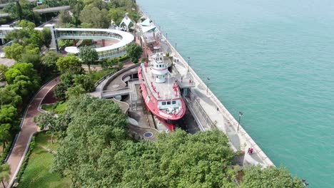 Hong-Kong-Waterfront-Fuera-De-Servicio-Fireboat-Museo-Y-Galería-De-Exposiciones-Que-Lleva-El-Nombre-De-Alexander-Grantham,-Vista-Aérea