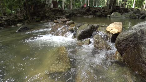Arroyo-De-Agua-Tropical-Muy-Relajante-En-Ulu-Bendul,-Malasia,-Negeri-Sembilan