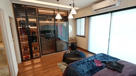 Warm-and-Trendy-Master-Bedroom-Decoration-Idea