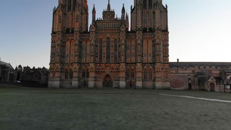 Drohnen-Enthüllung-Der-Historischen-Wells-Cathedral-In-Somerset,-England