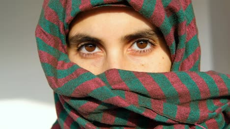 Hermosos-Ojos-De-Mujer-De-Oriente-Medio-De-Cerca