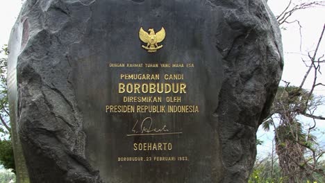 Steinmonument-Am-Borobudur-Tempel,-Zentral-Java,-Indonesien,-Buddhistischer-Tempel