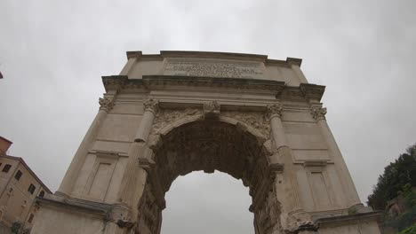 El-Arco-De-Tito-Es-Uno-De-Esos-Arcos-Emblemáticos-Ubicados-En-La-Ciudad-De-Roma