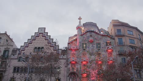 Casa-Batlló-Vom-Berühmten-Architekten-Antoni-Gaudi-In-Der-Stadt-Barcelona,-Paseo-De-Gracia,-Spanien
