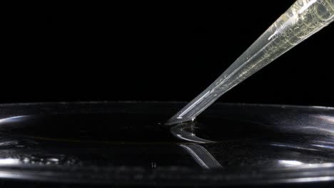 Sucking-Up-Light-Oil-And-Water-With-A-Pipette---Heterogeneous-Mixture---macro,-slow-motion