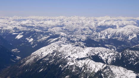 Panorama-De-Las-Laderas-Boscosas-De-Las-Montañas-Del-Río-Durante-El-Invierno-En-El-área-De-Cache-Creek-En-El-Centro-De-Columbia-Británica,-Canadá
