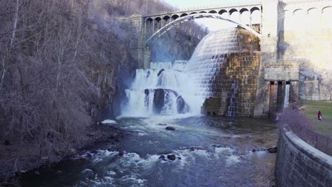 People-at-waterfall-of-New-Croton-dam-in-Westchester-County,-New-York