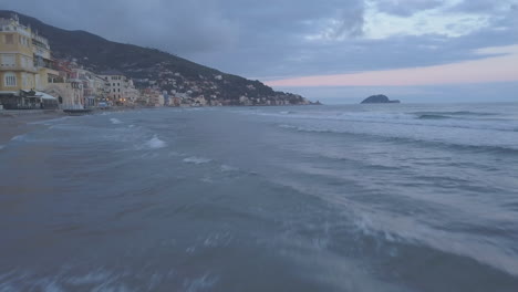 Isla-Gallinara-Desde-La-Costa-De-Alassio-En-Liguria,-Italia
