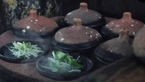 Traditionelle-Vietnamesische-Streetfood-Banhxeo-Küche,-Aufgedeckt-Servierfertig
