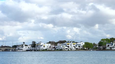 Neighborhood-by-the-Island-in-a-beautiful-cloudy-day