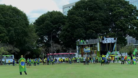 Los-Partidarios-Del-Presidente-Bolsonaro-Se-Reúnen-Para-Manifestarse-En-Un-Parque