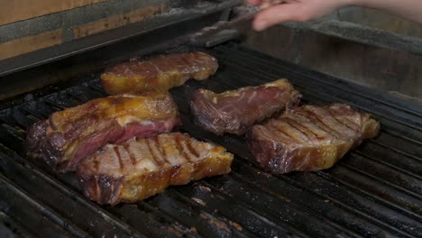 Grilled-juicy-beef-entrecote-in-a-restaurant