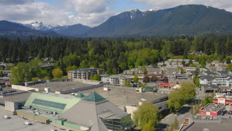 Malerische-Luftaufnahme-Des-Grouse-Mountain-Im-Norden-Von-Vancouver,-Britisch-Kolumbien