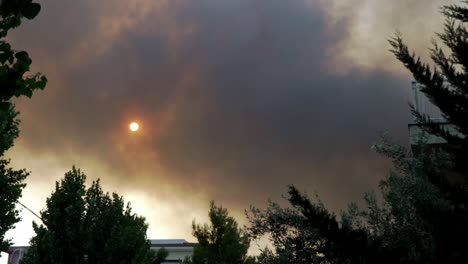 Big-fire-at-Varimbombi,-Athens,-Greece,-August-03,-2021