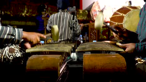 Close-up-on-musicians-playing-Gamelan-traditional-Javanese-ensemble-music