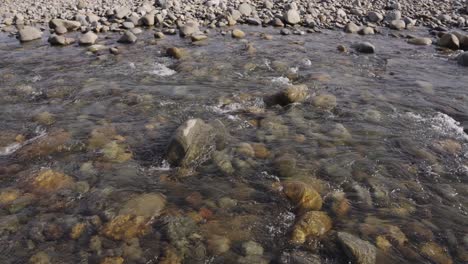 Nagara-gawa-river-in-Gifu-Japan,-Slow-motion-pan-of-clear-running-water