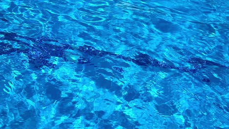 Wasseroberfläche-Eines-Schwimmbades