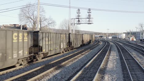 Langer-Güterzug,-Der-Rohstoffe-In-Gondeln-Transportiert
