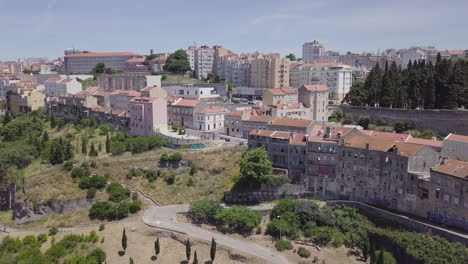 Casal-Ventoso-In-Lissabon,-Portugal,-Drohnenaufnahme