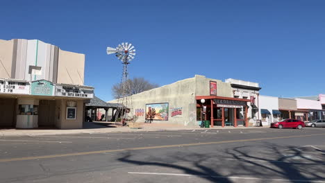 Old-buildings-in-downtown-Willcox,-Arizona-with-historic-theater