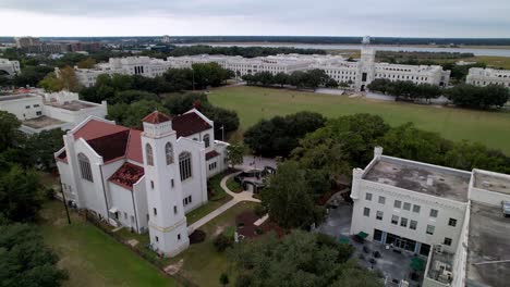 aerial-pullout-from-the-citadel-military-college-in-charleston-sc,-south-carolina-in-4k