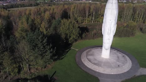 The-Dream-sculpture-Bold-forest-landmark-face-obelisk-statue-aerial-view-St-Helens-pull-back-reveal-shot