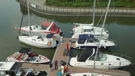 Boote-Legten-Am-Seoul-Marina-Yacht-Club-Am-Han-Fluss-An-–-Von-Oben-Gesehen