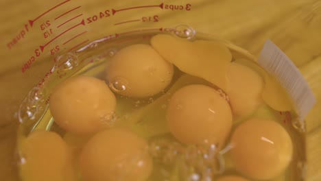 Egg-yolks-insde-glass-cooking-bowl