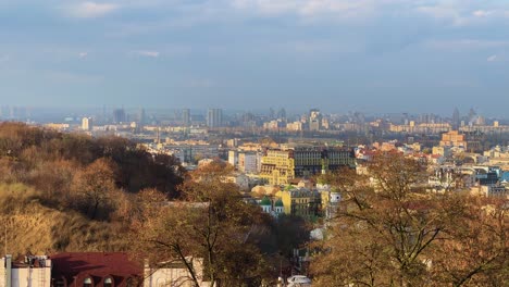 Kyiv-Soleado,-Ucrania-En-El-Día-De-Invierno