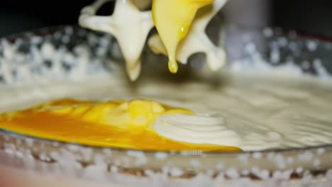 Pouring-butter-on-the-cheesecake-filling