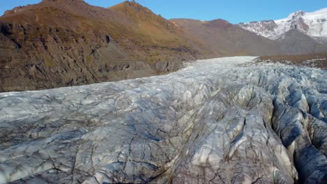 Wunderschöne-Filmische-Luftaufnahme-Des-Riesigen-Svinafellsjökull-Gletschers-In-Island